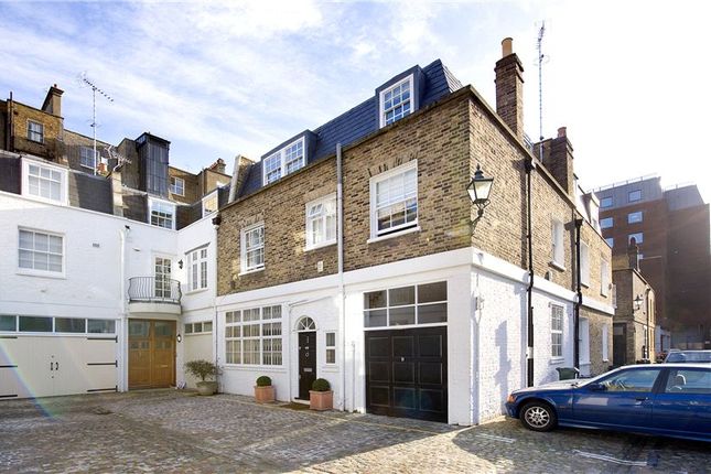Mews house to rent in Queen's Gate Place Mews, South Kensington, London