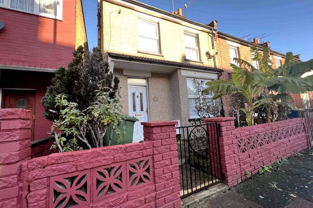 11 Gordon Road, Harrow, London photo 2