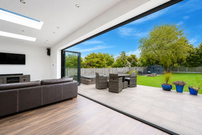 12 Pool Hey Lane, Southport photo 3
