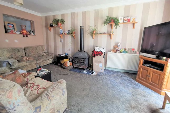 Semi-detached house for sale in Orchard Way, Luton