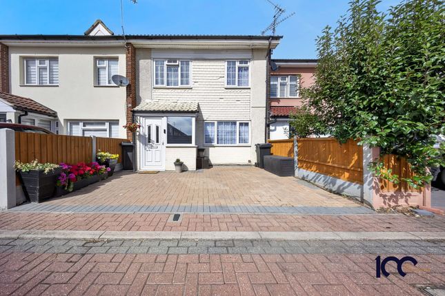 59 Edinburgh Way, Basildon photo 4