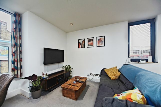 Flat A/1a, Renmuir Street, London photo 3