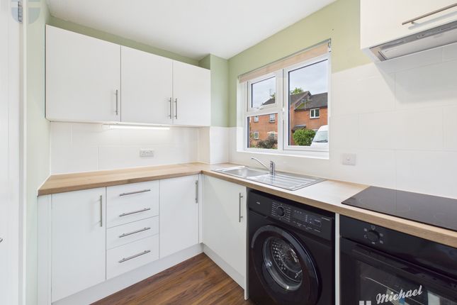 7 Cedar Close, Aylesbury photo 3