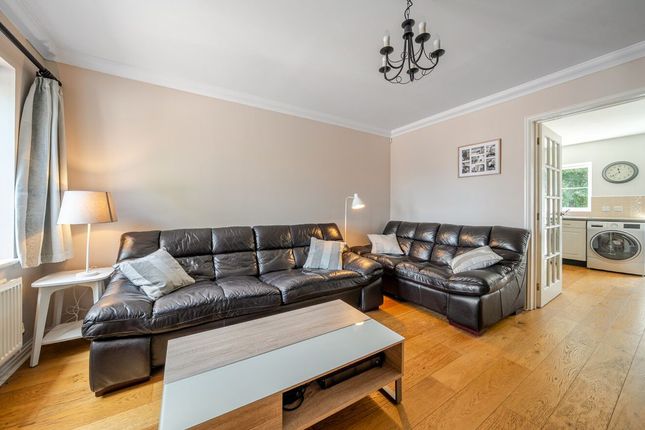 7, John Alder Close Chiseldon, Chiseldon photo 2