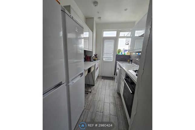 Walrond Avenue, Wembley photo 2