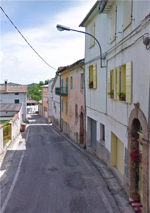 Town house for sale in Serrapetrona, Macerata, Le Marche, Italy