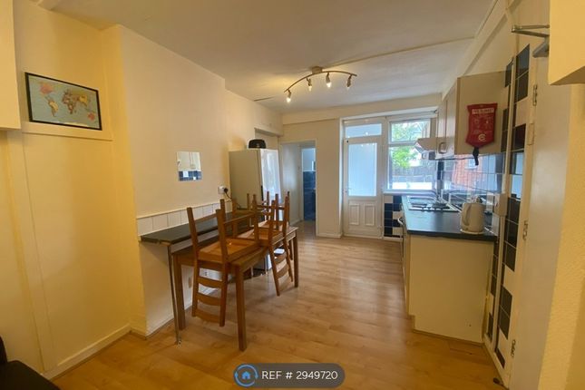 A Finchley Lane, London photo 3