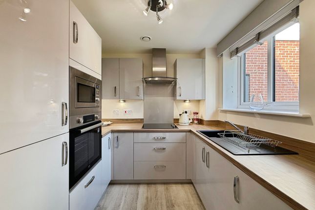 Apt 14, Queens View, Stockport photo 4