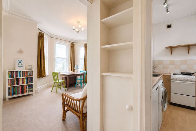 Flat 4, 4 Westbourne Park Road, Westbourne photo 4