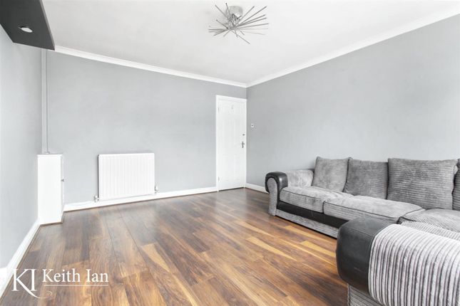 13 Clayton Parade Turners Hill, Waltham Cross photo 4