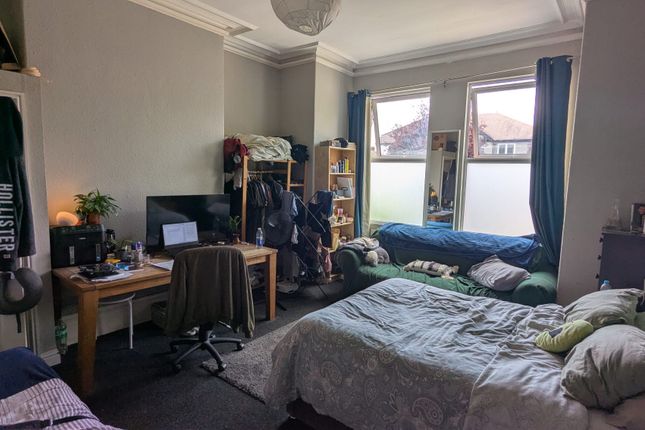 76, MANCHESTER photo 2