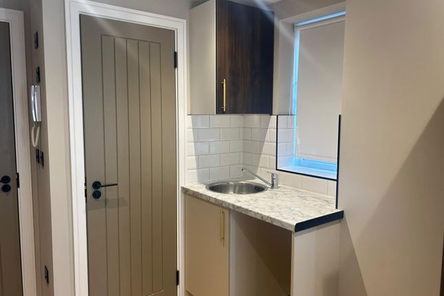 Flat 1, Unit 2, 96 Torrington Drive, Potters Bar photo 5