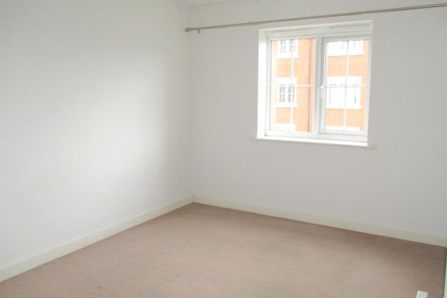 Flat for sale in Scott Street, Great Bridge, Tipton