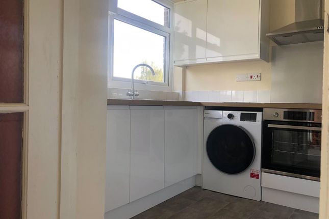 5, Trafalgar Drive, Walton-On-Thames photo 4