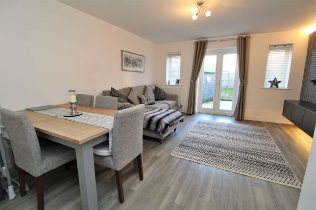 10, Oakhouse Close, Colchester photo 4