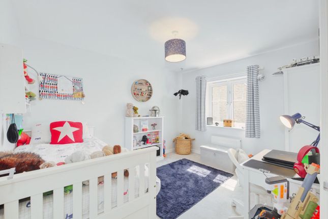 12, Goldring Avenue, Hellingly photo 2
