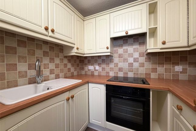 3 Homebeech House,, Mount Hermon Road, Surrey photo 3