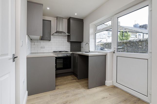 9, Oakes Road, Huddersfield photo 2