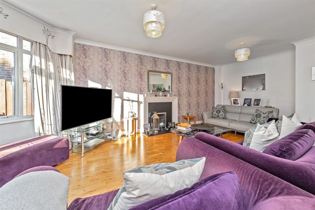 4, Hilltop Walk, Harpenden photo 3