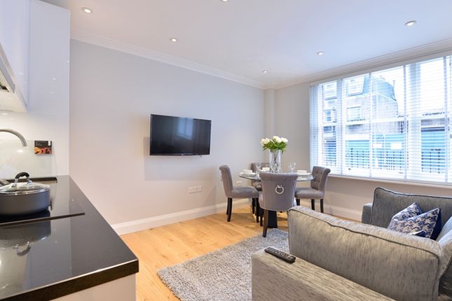 Thumbnail Flat to rent in Hill Street, London