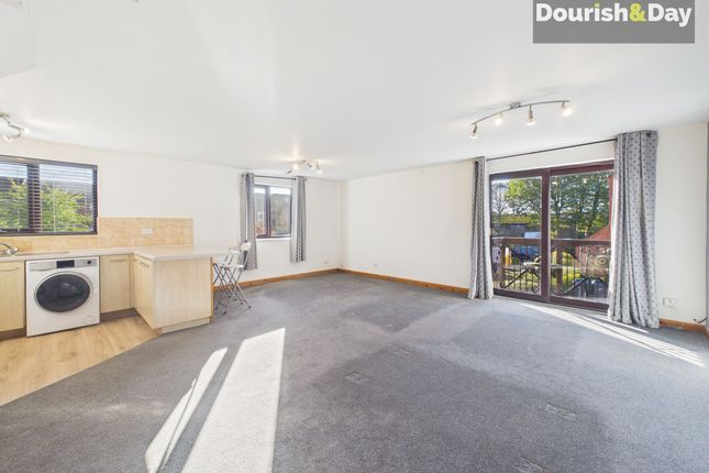 9 Peter James Court, Stafford photo 3
