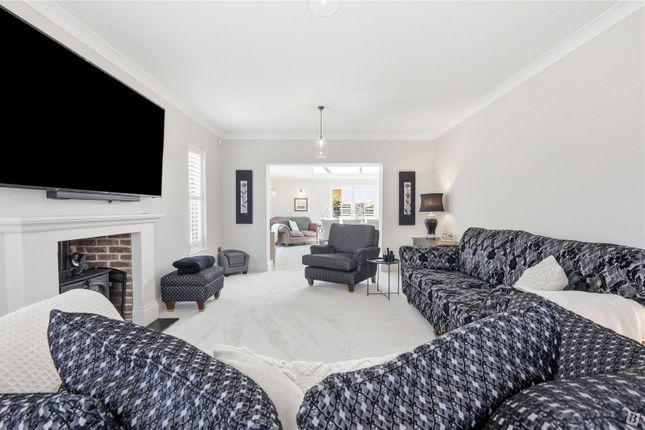 2, Standen Avenue, Chelmsford photo 3