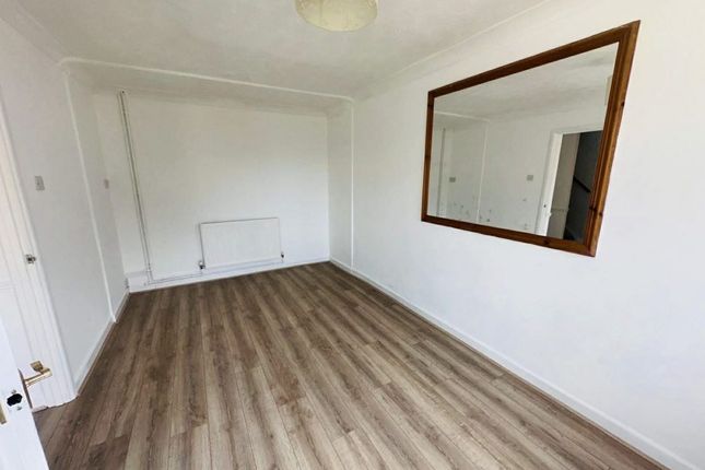 55, PARK AVENUE, THATCHAM photo 3