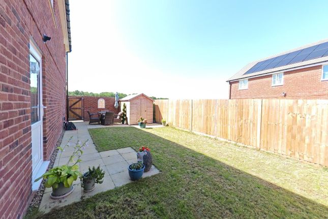 64, Beaufort Park, Wokingham photo 2