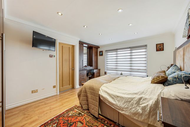 Flat for sale in Delahays Drive, Hale, Altrincham