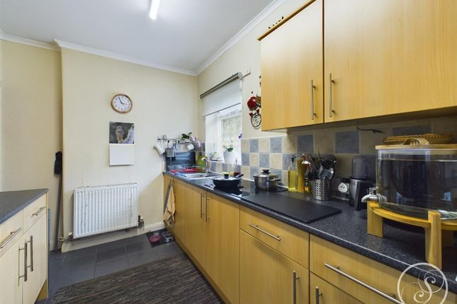 49, Sandringham Drive, Leeds photo 4