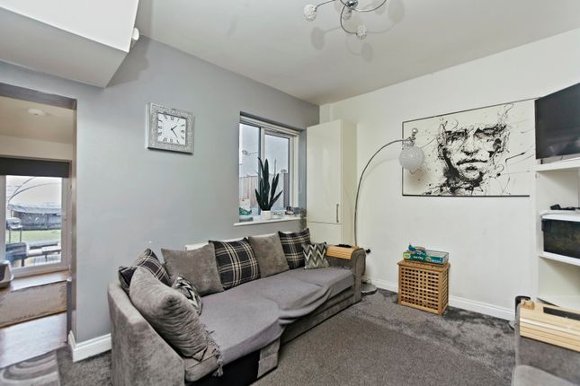 32, Davidson Road, Croydon photo 2