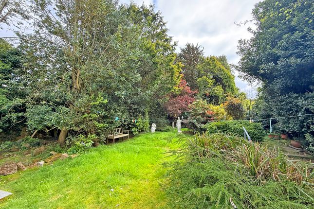 21, Throxenby Lane, Scarborough photo 2
