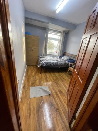 Double Room In Shared House Close To Goodmayes Station-