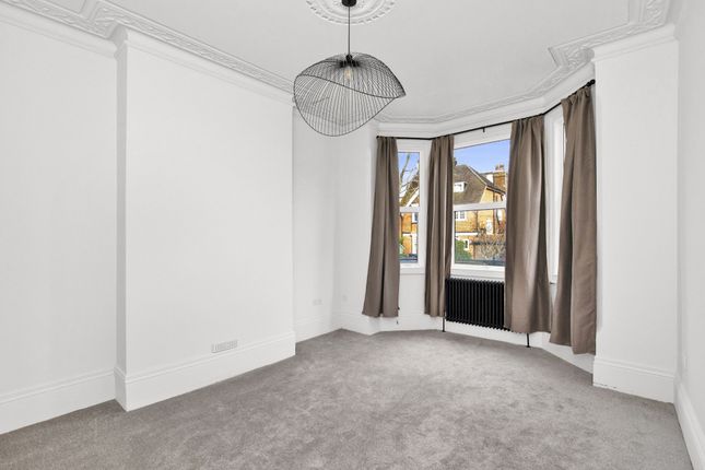 Flat 2, 2 Mole Villas Belmont Road, Leatherhead photo 3
