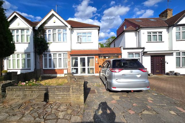Four Bed Semi With A Kosher Kitchen &amp; Off Street Parking