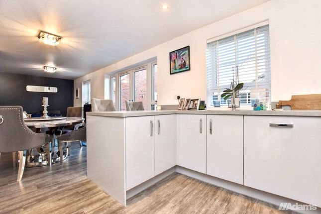30, Swinley Forest Drive, Warrington photo 4