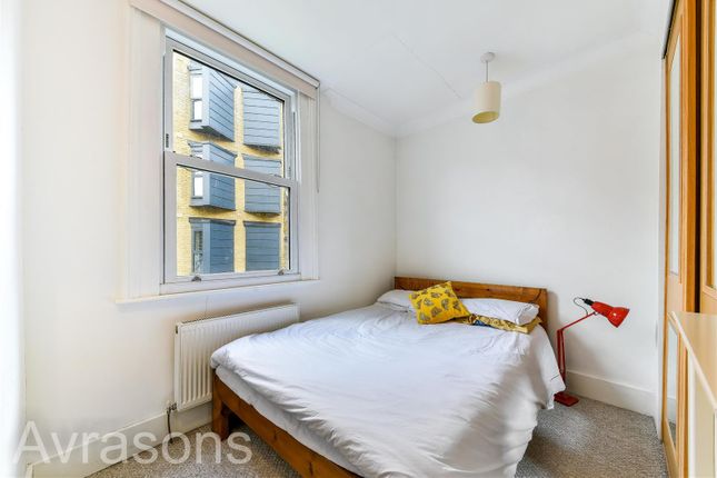 6 Handforth Road, London photo 2