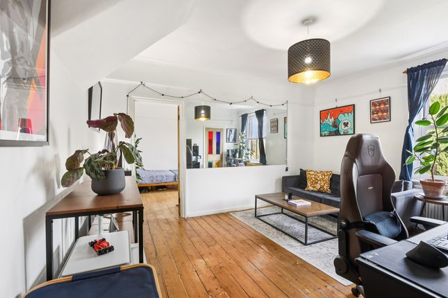 3B Gunnersbury Avenue, London, W5 3NH - listing photo
