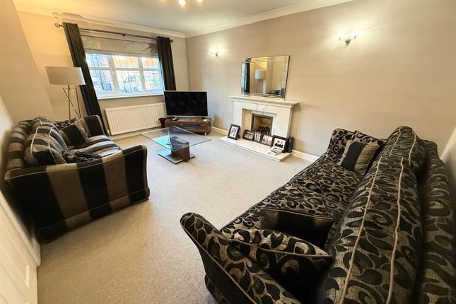 27, Ploughmans Way, Macclesfield photo 2
