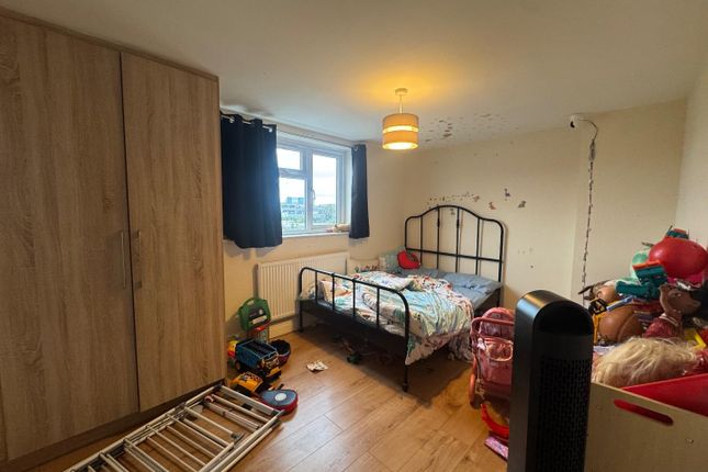 Flat 2, 392, Western Avenue, Acton photo 4