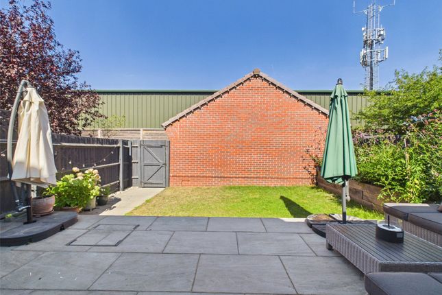 16, Red Kite Road, Oxfordshire photo 2