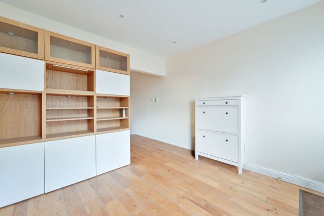 Neal Street, WD18, Watford photo 4
