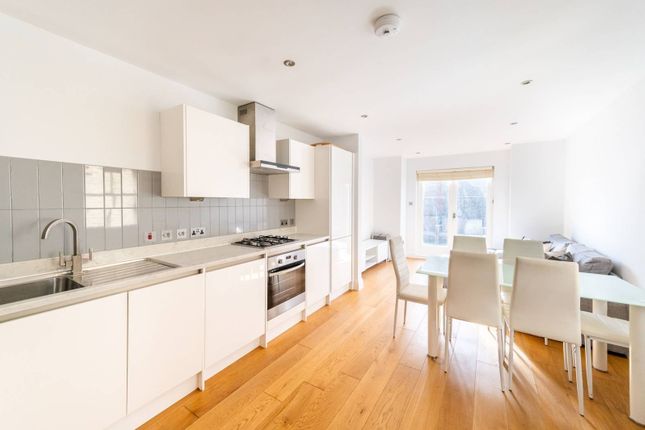 Thumbnail Flat to rent in New Kings Road, Parsons Green, London