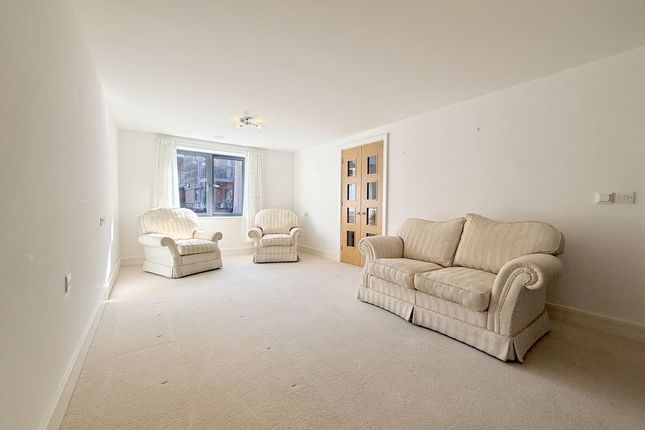 35 Mandeville Court,261, Darkes Lane, Potters Bar photo 4