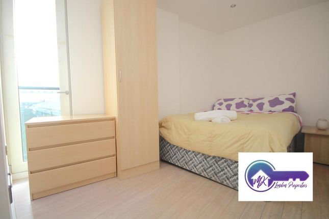 Flat to rent in Gardner Court Brewery Square, London