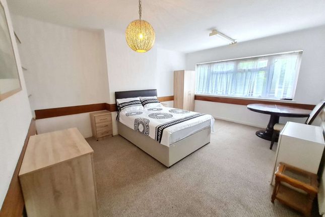 Shared accommodation to rent in Chertsey Lane, Staines