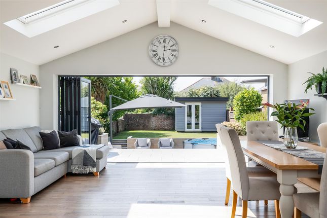 Open Plan Living 6