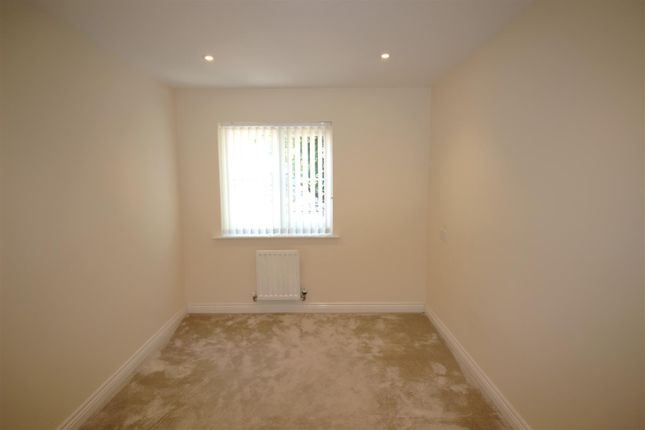 131, Hazelbottom Road, Manchester photo 5