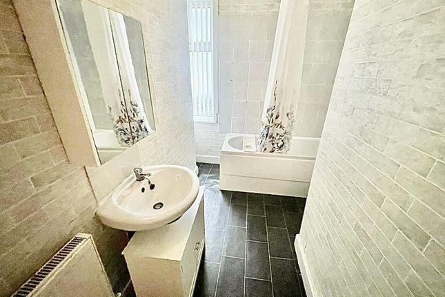 98, Leeds Road, Nelson photo 5