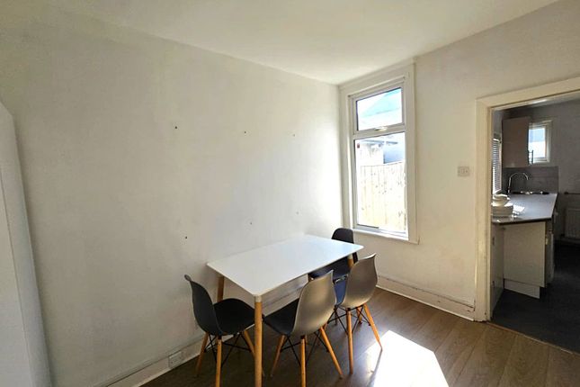 42, Highfield Avenue, LONDON photo 3